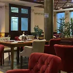 Motel M