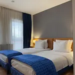 Motel M