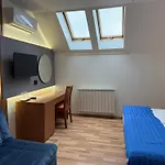 Motel M
