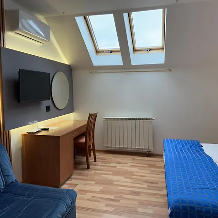 Motel M